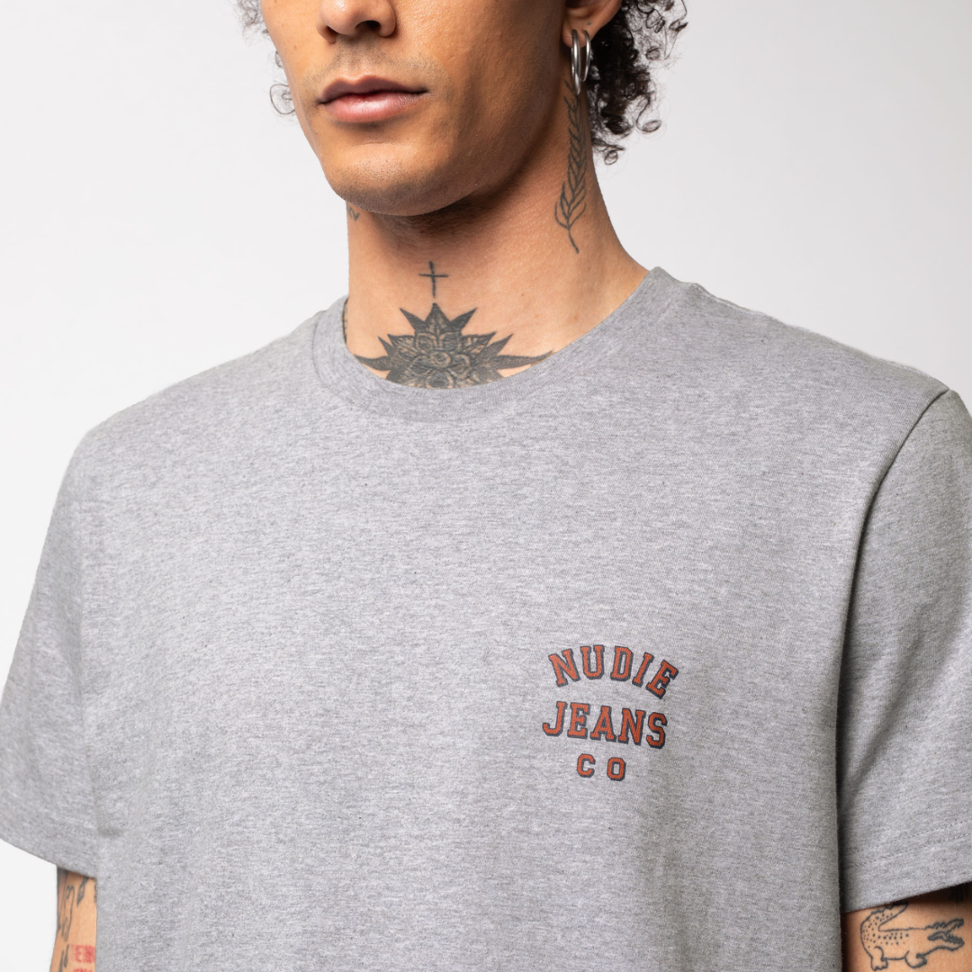 Roy Logo Tee l Nudie Jeans