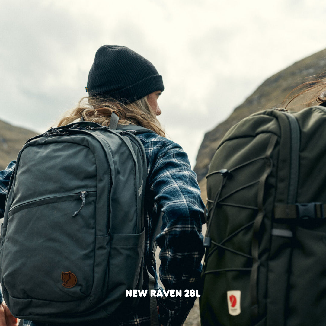 Fjallraven /Raven 28 /กระเป๋าเป้สะพายหลังดีไซส์เรียบง่าย สายและโลโก้หนังแท้ เป้เดินทาง เป้ท่องเที่ยว