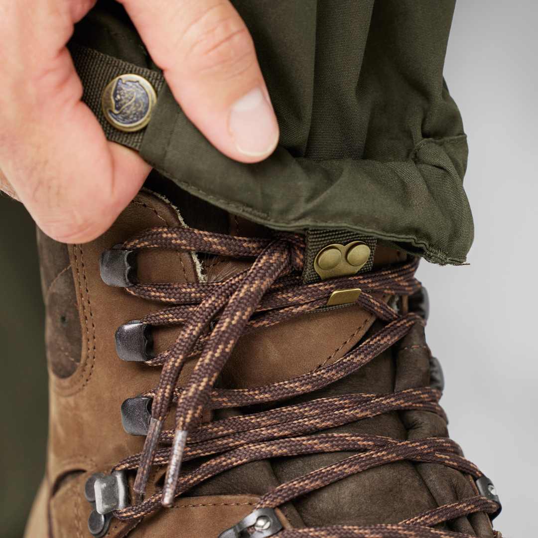 Fjallraven/ Vidda Pro Trousers M/ กางเกงเดินป่าสุดทนทานสำหรับการผจญภัยทั้งในภูเขาและป่า ผลิตจากผ้า G-1000 กันลมกันน้ำได้